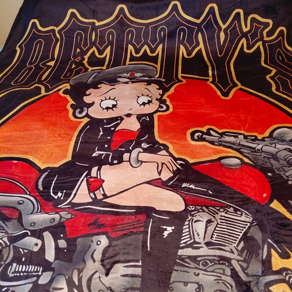 Betty Boop Motorcycle Blanket - Black and Red This fits nicely on a Full Sz, Que - Picture 2 of 4